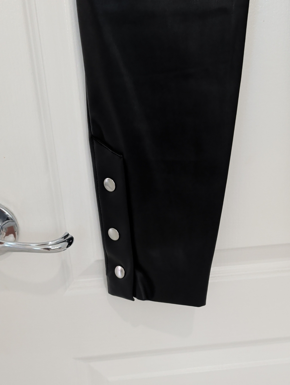 New ZARA Mid Rise Side Zipper Flat Front Black Faux Leather Cargo Leggings M - Picture 9 of 16
